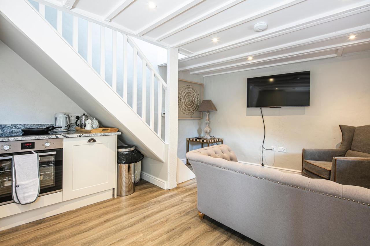 The Artists Loft - A Superb Cottage Sensitively Converted From A Grade II Listed 17Th Century Building Bakewell Exteriör bild