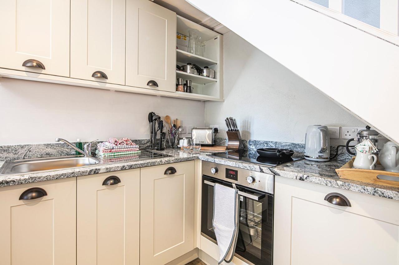 The Artists Loft - A Superb Cottage Sensitively Converted From A Grade II Listed 17Th Century Building Bakewell Exteriör bild