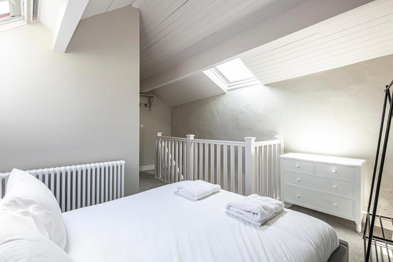 The Artists Loft - A Superb Cottage Sensitively Converted From A Grade II Listed 17Th Century Building Bakewell Exteriör bild