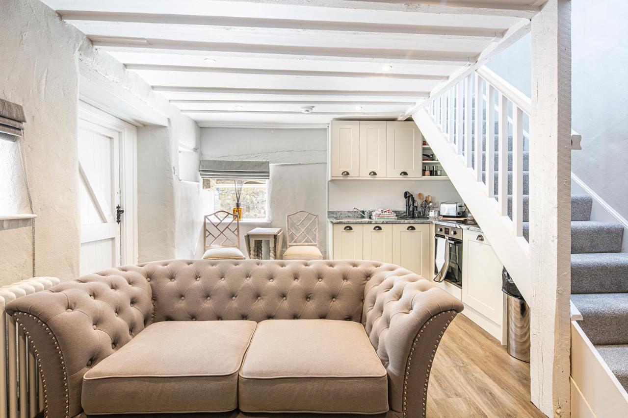 The Artists Loft - A Superb Cottage Sensitively Converted From A Grade II Listed 17Th Century Building Bakewell Exteriör bild